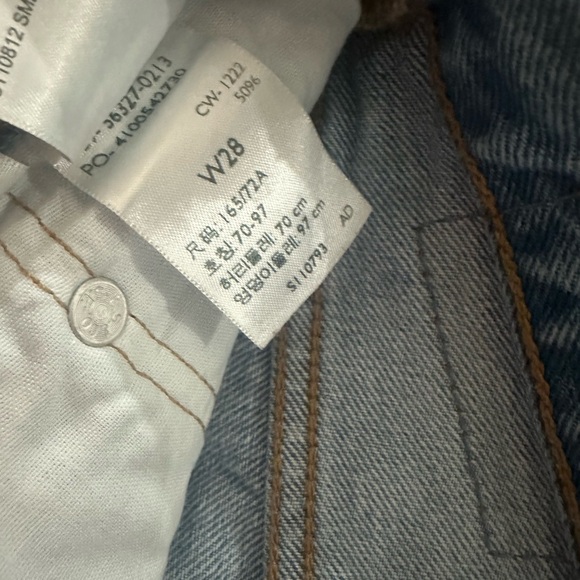 Levi's 501° Original Fit High-Rise
Women's Jean Shorts - Picture 6 of 9